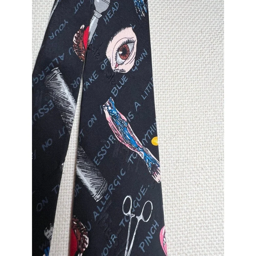 Nicole Miller 90s 100% Silk Tie Doctors theme, Medical theme Excellent condition